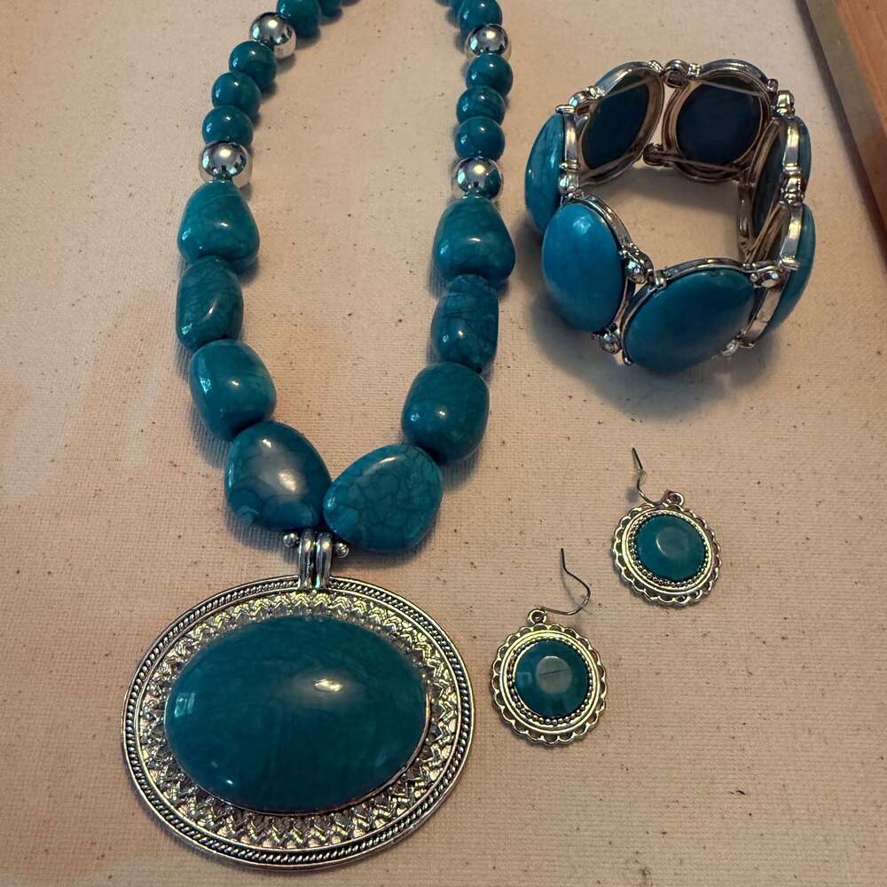 Vintage Chunky Faux Turquoise Lucite Bead Necklace With Earrings and Bracelet